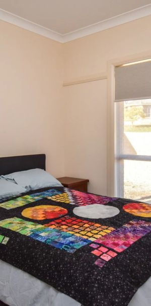 Move-In Ready Share House – Ideal for Students/FIFO - Photo 1