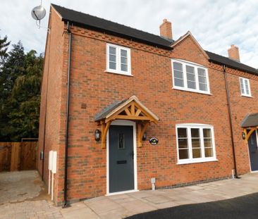 3 bedroom semi-detached to let - Photo 1