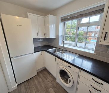 3 bedroom end of terrace house to rent - Photo 5