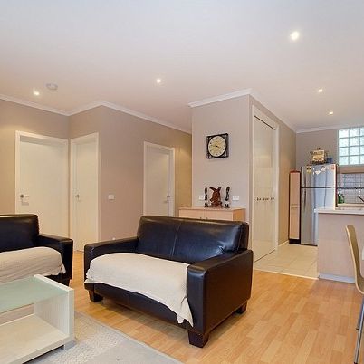 Furnished Two Bed Apartment - across Monash University! - Photo 1