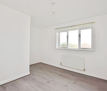 Terraced House to rent - Philimore Close, London, SE18 - Photo 4