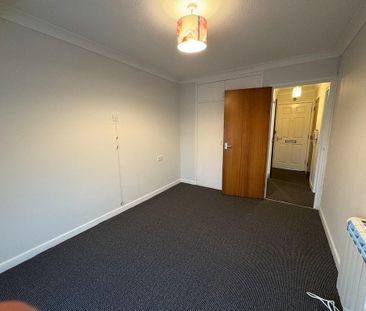 1 bedroom retirement property to rent - Photo 4