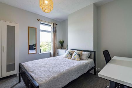 4 bedroom terraced house to rent - Photo 3