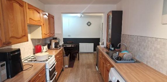 Hunters Square, Dagenham, RM10 - Photo 2