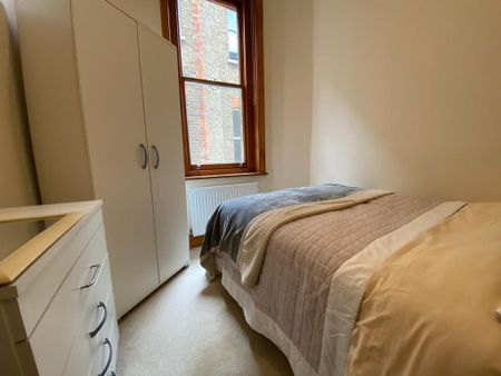 1 bedroom in a house share to rent - Photo 3