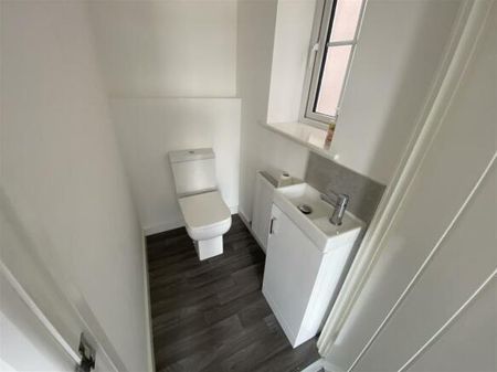 2 bedroom end of terrace house to rent - Photo 4