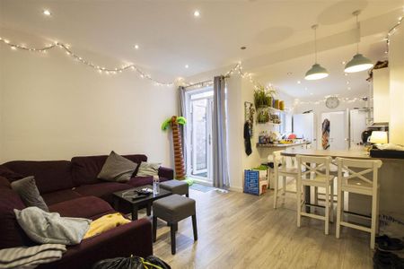 6 bedroom house to rent - Photo 2