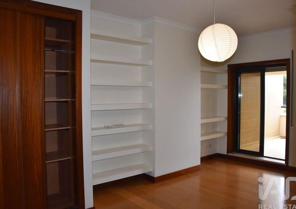 Apartamento T5 em Coimbra