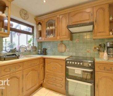 3 bedroom semi-detached house to rent - Photo 6