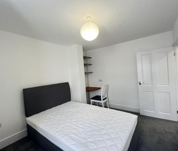 4 bedroom semi-detached house to rent - Photo 6