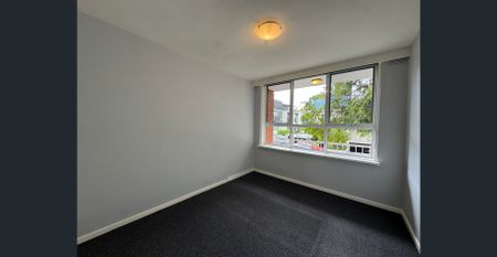 Comfortable & Conveniently Located Apartment - Photo 4