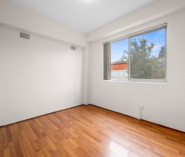 BEAUTIFUL 2 BEDROOM 1 BATHROOM UNIT WITH CAR SPACE - Photo 2