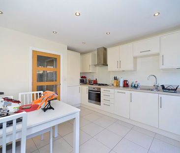 Langborough Court, Godalming - 2 bedrooms Property for lettings - S... - Photo 6