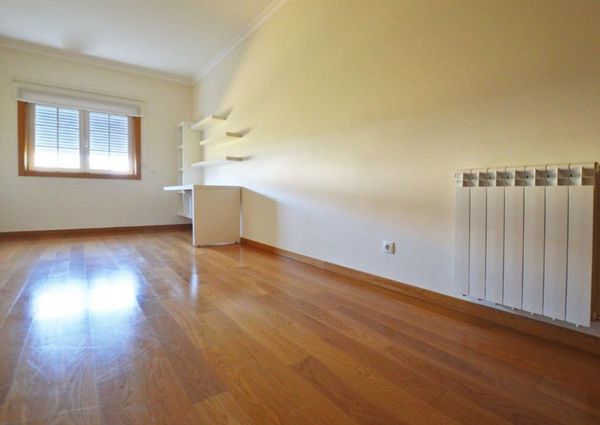 Apartamento T4 em condomínio com piscina e jardim na Beloura