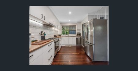 Spacious Family Home in Landsborough - Photo 2