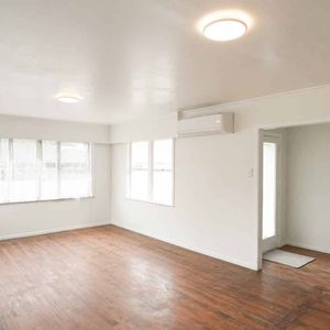 Fresh, Bright & Convenient Living - Photo 2