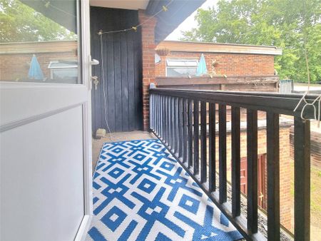 2 bedroom apartment to rent - Photo 4