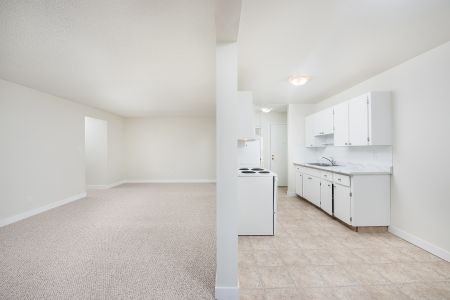 Crystal Court - Photo 5