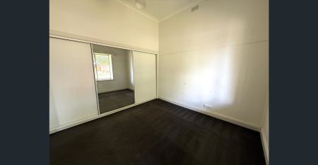 Three bedroom close to the CBD - Photo 3