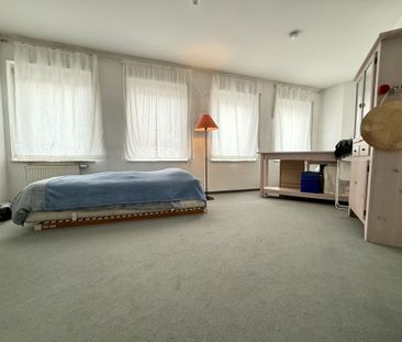 Hübsche 1 Zi.-Wohnung, teilmöbliert, nur wenige Gehminuten vom Haup... - Foto 1