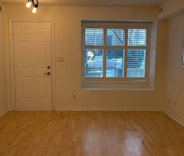 Trendy 1-BR stacked condo townhouse for rent at the King West Village - Photo 4