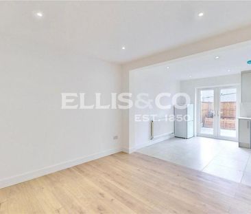 4 bedroom end of terrace house to rent - Photo 4