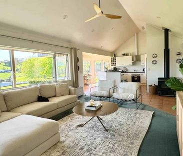 Charming country lifestyle living - Photo 1