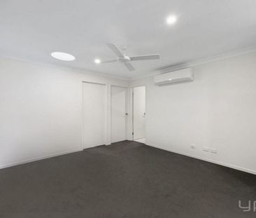 Stylish modern townhouse in resort style complex - Photo 2