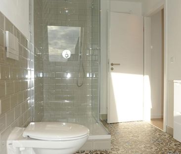 Erstbezug nach Komplettrenovierung!! Wunderschöne DG-Wohnung in tol... - Photo 4