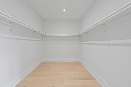 For Lease - 2 Bunn Court, Aurora, Ontario - Photo 3