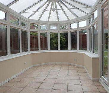 4 bedroom detached house to rent - Photo 2