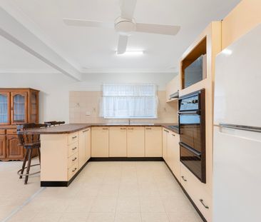 8 Canton Parade, Noraville NSW 2263 - House For Rent | Domain - Photo 4