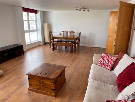 2 Bed Flat, Barrier Point Road, E16 - Photo 2