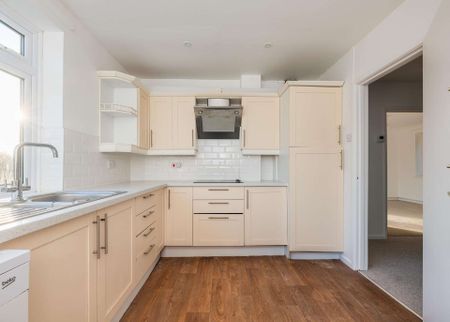 A four bedroom detached property located in Nancledra, approx 3 miles from St Ives to let on a new tenancy. Please note the detailed tenancy information as t - Photo 5