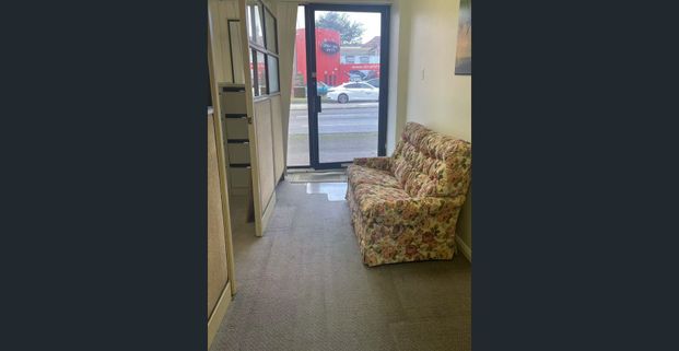 Close to station furnished 2 Partitions and new bathroom for rent - Photo 1