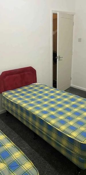 Room in a Shared House, Douglas Road, B21 - Photo 1