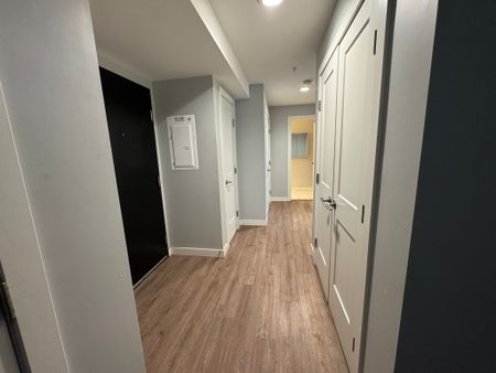 Small pet friendly 2 Bed Apt Located on the Beach Front! - Photo 5