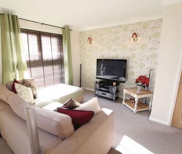 Chapelfields, Charterhouse Road, Godalming, Surrey, GU7 - Photo 3