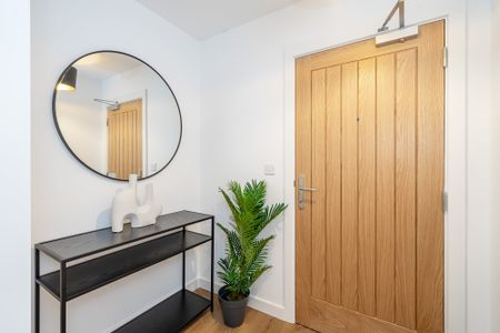 Lakeside Close, Staines Upon Thames - Photo 5