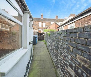 2 bedroom semi-detached house to rent - Photo 2