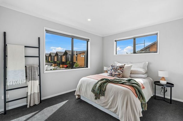Cozy Townhouse in Kumeu with a few extras - Photo 1