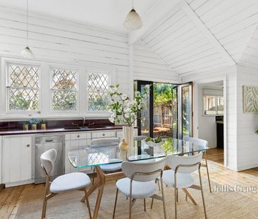 PERIOD CHARM MEETS LIFESTYLE CONVENIENCE - Photo 5