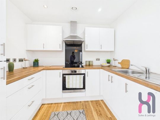 2 bedroom flat to rent - Photo 1