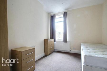 5 bedroom end of terrace house to rent - Photo 2