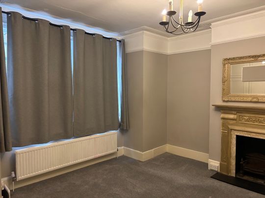 2 Bed Flat, Wandsworth Bridge Road, SW6 - Photo 1