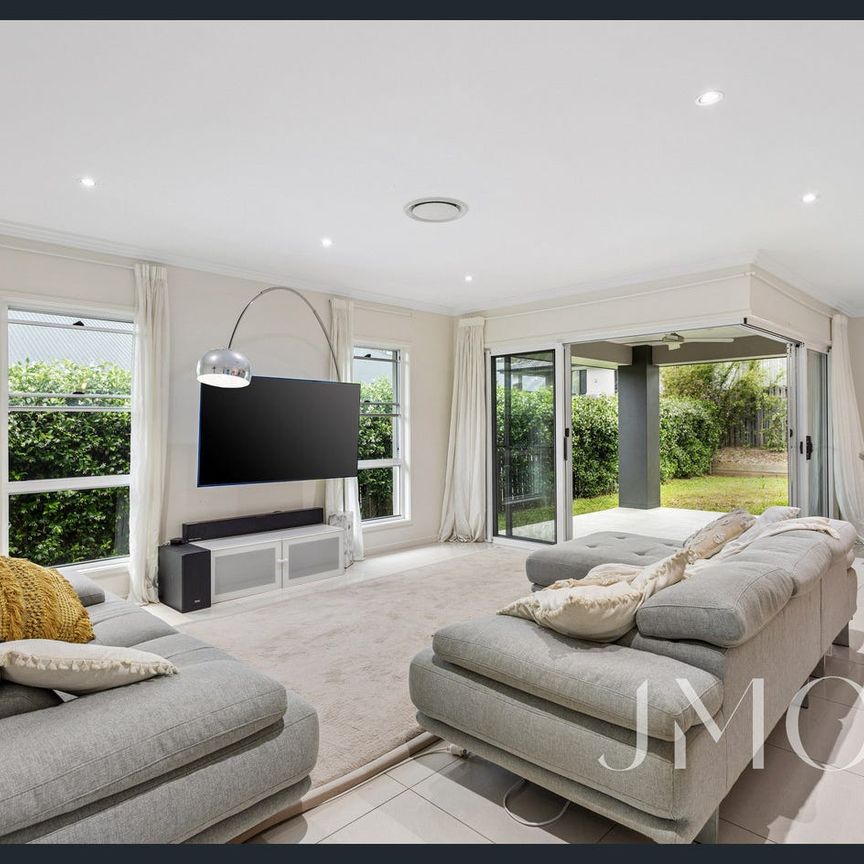 LOW MAINTENANCE & STYLISH 4 BEDROOM HOME - Photo 1