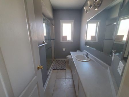 For Lease - 60 Toporowski Avenue, Richmond Hill, Ontario - Photo 3