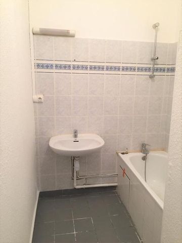 Location Appartement 3 pièces 67m² ST CHAMOND 42400 - Photo 4