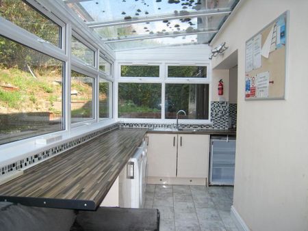 4 bedroom terraced house to rent - Photo 2