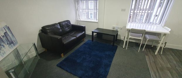 Flat 3, 30 Russell Street, Roath, Cardiff, CF24 3BG - Photo 1